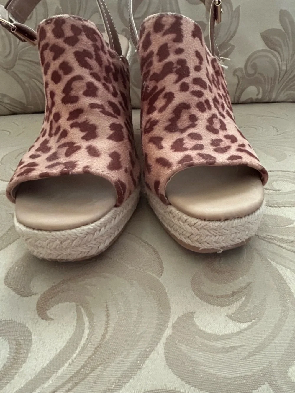 Qupid Women’s 9 Leopard Print Open-Toe Wedge Heeled Sandals Buckle Brown Tan